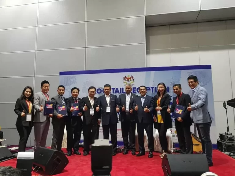 Majlis Penyerahan Perjanjian Master Franchise