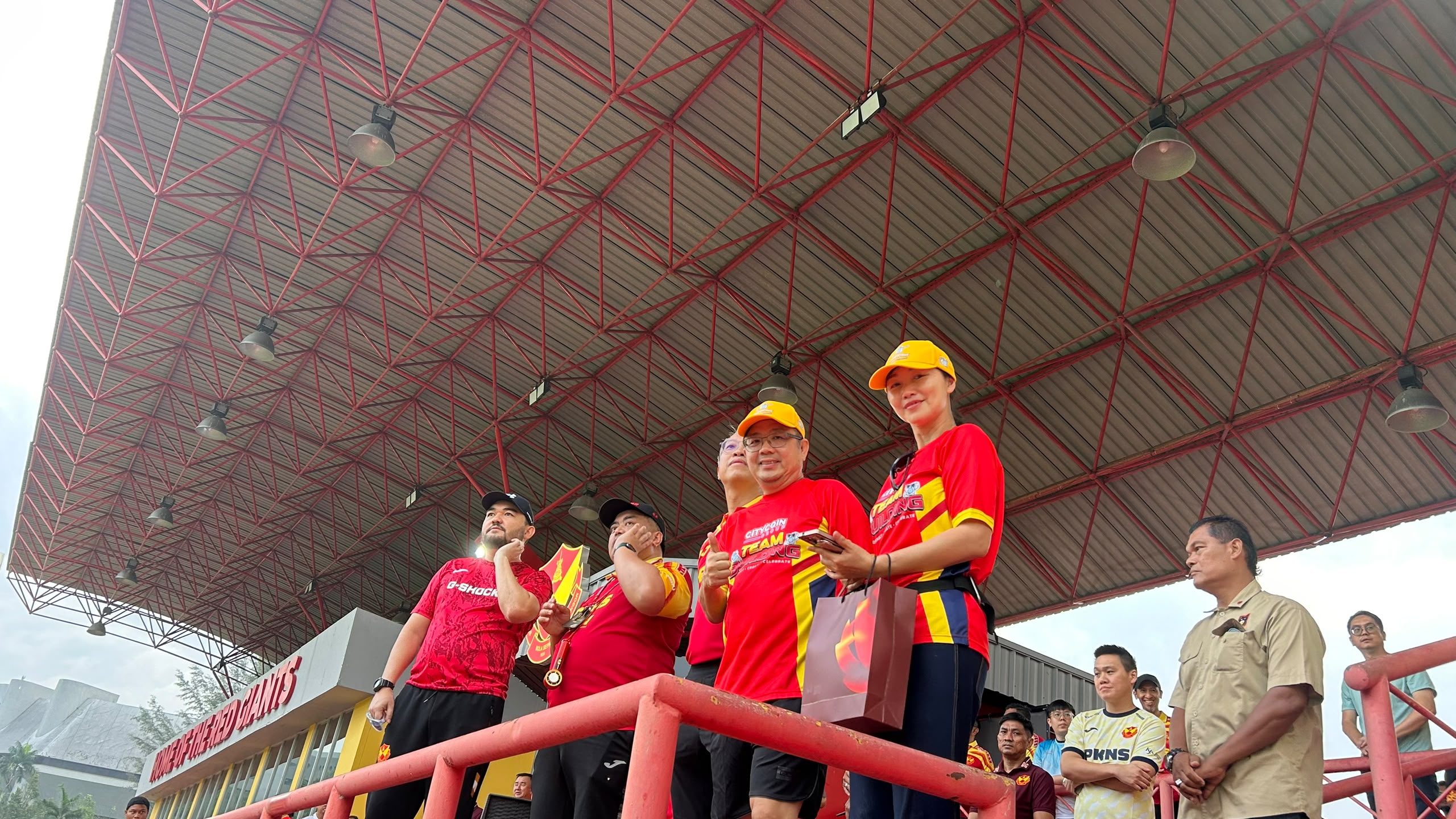 🔴🟡 Kompilasi Momen: Pasukan Laundrybar Mencipta Memori Bersama Red Giants